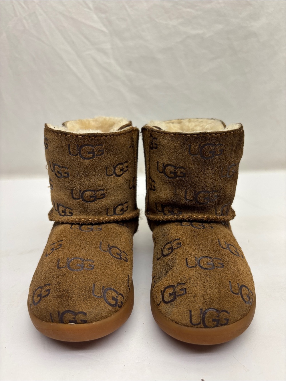 UGG baby’s Chestnut Logo Classic Boot, SZ 6, box 78